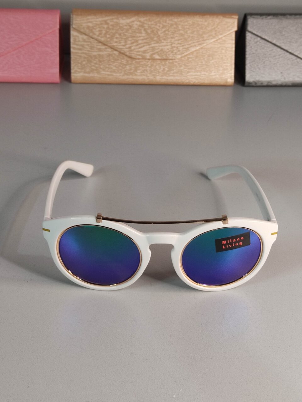 Occhiali da sole in offerta bianchi vintage con lenti a specchio, profilo lenti e ponte color dorato modello ml 9415