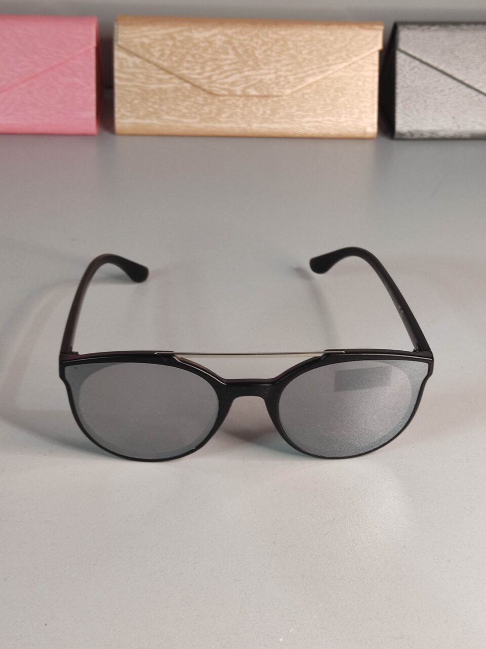Occhiali da sole in offerta neri a specchio con ponte metallico e lenti a gatto modello ml 8815