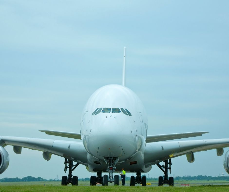 Airbus A380 di Air France visto di fronte