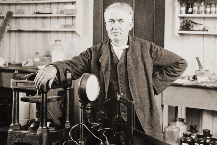 Edison nel suo laboratorio